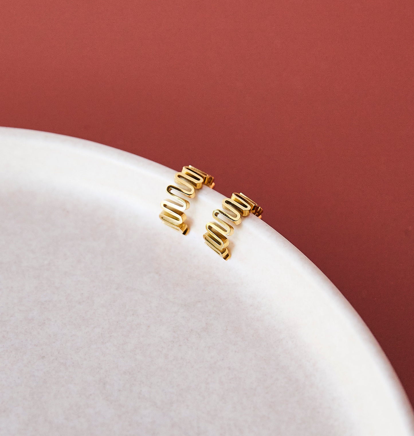 Leigh Wavy Hoops (Gold)