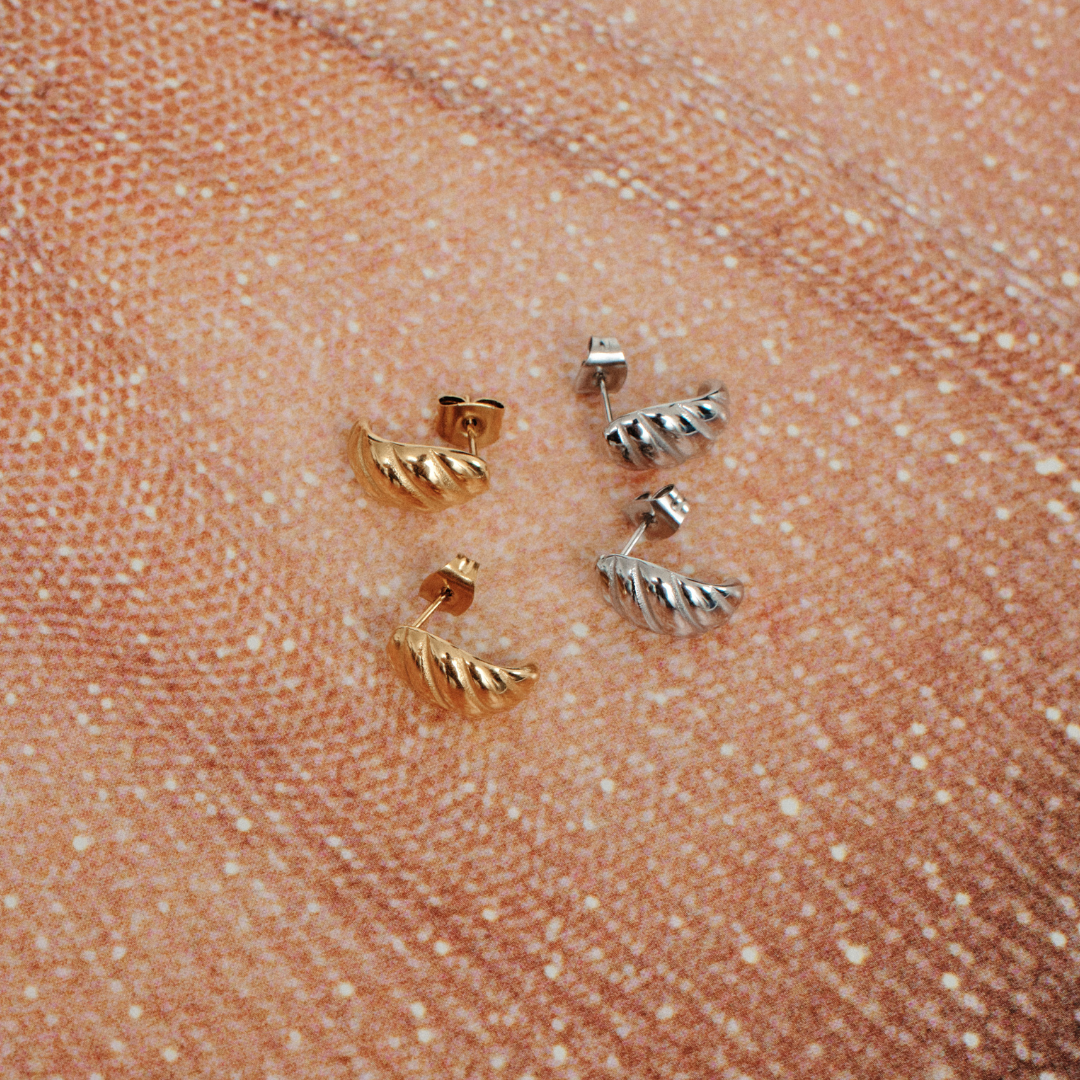 Mini Croissant Stud Silver - lifestyle