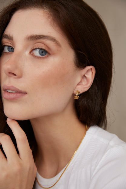 Leigh Wavy Hoops (Gold)
